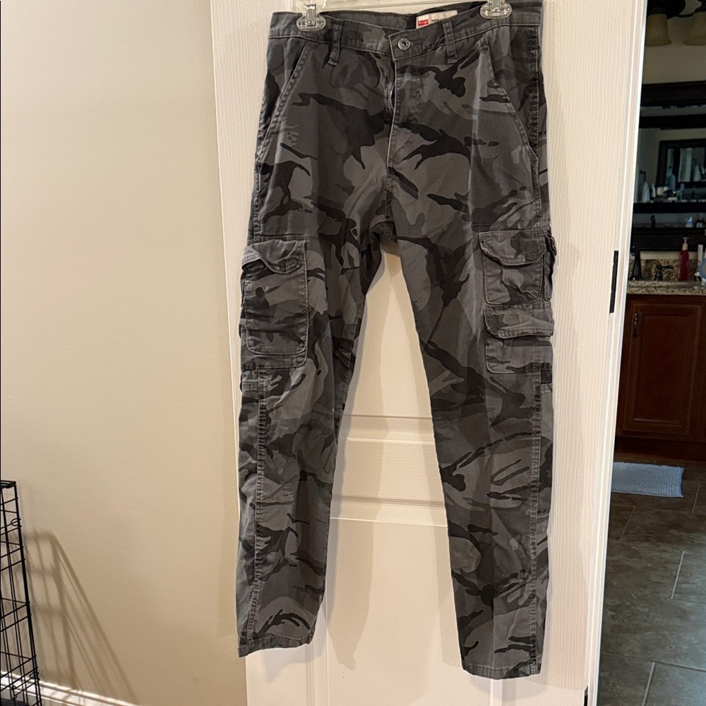 Wrangler Men's Gray Camouflage Cargo Pants